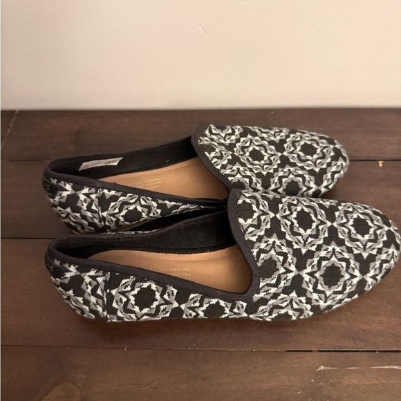 Toms Shoes - TOMS Black & White Woven Slip-On Loafers